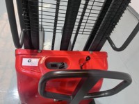 Gerbeur semi-électrique de 1,5 tonne | Hauteur de levage de 3m | Batterie au plomb | Design compact | Parfait pour les entrepôts et les usines