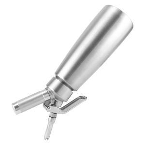 Distributeur de crème fouettée en aluminium de 500 ml avec embouts décoratifs pour la maison, la boulangerie et le restaurant - Product Image 1