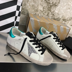 Nuevo Diseño, Zapatillas Deportivas Super Goose Blancas con Suela Dorada y Brillantina, Elegantes y Clásicas de Primavera con un Brillo Sutil para Mujer - Product Image 1