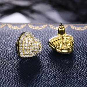 Orecchini a perno a forma di cuore scintillante da donna, eleganti orecchini a lobo a forma di cuore, gioielli alla moda per tutti i giorni e feste - Product Image 3