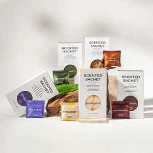 Diffuseur d'air pour voiture écologique de haute qualité avec des parfums et un logo personnalisés, parfum longue durée (3 mois), sachets suspendus - Product Image 6