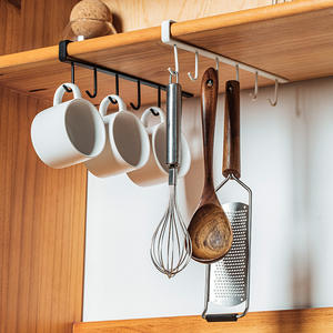 Estante de almacenamiento para cocina sin necesidad de taladrar, soporte para tazas debajo del gabinete, gancho de hierro para colgar tazas al revés, organizador para gabinete de cocina - Product Image 1