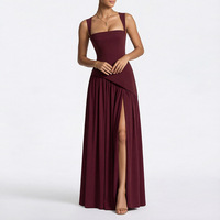 Robe longue plissée élégante pour femme, col carré, fente haute, idéale pour les soirées et événements chics