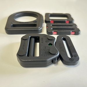 مشبك تكتيكي قابل للتعديل ومقاوم للماء وسريع التحرير وعازل للحرارة وقابل للفصل لحزام الأمان - Product Image 1