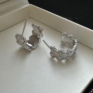 Pendientes de Plata de Ley S925, Diseño Retro de Lujo Ligero con Encaje e Incrustaciones de Circonita, Estilo Minimalista Francés, Venta al por Mayor - Product Image 5