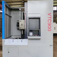 Le tour vertical CNC VTC900, best-seller, est équipé d'un mandrin hydraulique, permettant une usinage de haute précision.
