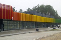Conception architecturale moderne, pare-soleil extérieur, ventilation, mur-rideau, décoration de façade, économie d'énergie, persienne en aluminium