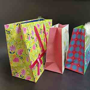 Sac cadeau en papier personnalisé SP2881 avec ruban, estampage à chaud, surface personnalisable, style d'impression et taille personnalisables, avec votre message. - Product Image 6