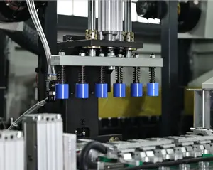 ماكينة صنع أوتوماتيكية بالكامل لنفخ زجاجات المياه من البولي إيثيلين تيريفثالات بستة تجويفات