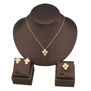 Juego de Joyería de Latón con Collar, Anillo y Aretes en Forma de Abejita, Estilo Palacio Europeo Americano, Más Vendido, para Accesorios Diarios - Product Image 1