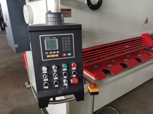 Guillotine hydraulique électrique certifiée CE, économique, pour la découpe <span class=keywords><strong>de</strong></span> tôles métalliques <span class=keywords><strong>de</strong></span> 6 mm d'épaisseur - Product Image 4