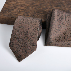 Conjunto de 2 Piezas de Corbata y Pañuelo de Bolsillo en Jacquard Color <span class=keywords><strong>Vino</strong></span> Tinto de 8 cm para Atuendo Formal de Oficina, Disponible en Stock - Product Image 4