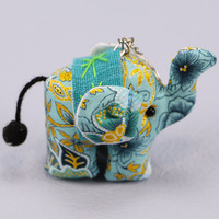 Thai Tissu Art Éléphant Broderie Animal En Peluche Jouet Unique Porte-clés Conception En Peluche Porte-clés Pendentif Sac Ornement