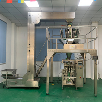 Machine d'emballage automatique pour le remplissage de légumes, de fruits, d'olives, de mélanges solides et liquides avec de la saumure saline, de l'eau et de la fermeture