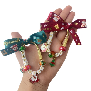 Llavero de recuerdo personalizado de Papá Noel navideño DIY con lazo y hebilla en forma de herradura, adorno para taza, colgante para coche - Product Image 1