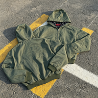 Blouson à capuche pour homme en toile délavée vert olive, doublure à carreaux, fermeture éclair, coupe courte et ample, style workwear vintage