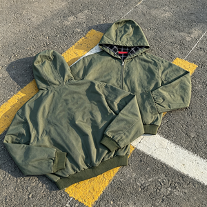 Blouson à capuche pour homme en toile délavée vert olive, doublure à carreaux, fermeture éclair, coupe courte et ample, style workwear vintage - Product Image 1