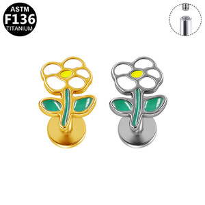 Piercing d'oreille en titane G23 pour femme, motif fraise, bijou de mode pour usage quotidien - Product Image 5