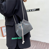 Bolat – sacs à bandoulière en diamant pour filles, nouveau design tendance, sac à main en PU souple avec chaîne, décoration à rivets, sacs à bandoulière à la mode, 17x13x9cm