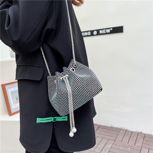 <span class=keywords><strong>Bolat</strong></span> - Bolsos de Hombro de Moda para Niñas, Diseño Moderno, con Diamantes, Cadena de PU Suave, Decoración de Remaches, 17X13X9cm - Product Image 5