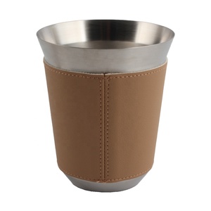 Tasses en acier inoxydable à paroi simple avec couvercle en cuir - Product Image 2