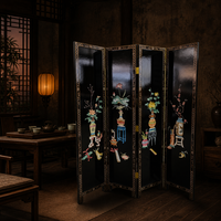 Paravent traditionnel chinois en laque noire avec incrustation de nacre