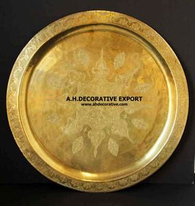 Plateau de service marocain en métal vintage de forme arrondie avec finition dorée, fait à la main, à vendre - Product Image 6