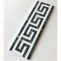 Mosaïque triangulaire en marbre blanc de Carrare et noir de Nero Marquina 3x3x4, polie