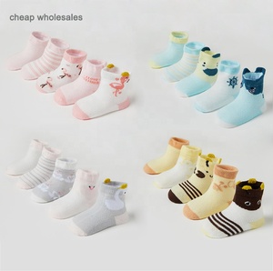 nacido bebé de dibujos animados de algodón calcetines bebé niña carta blanca de algodón Anti-slip Calcetines bebé al por mayor - Product Image 1