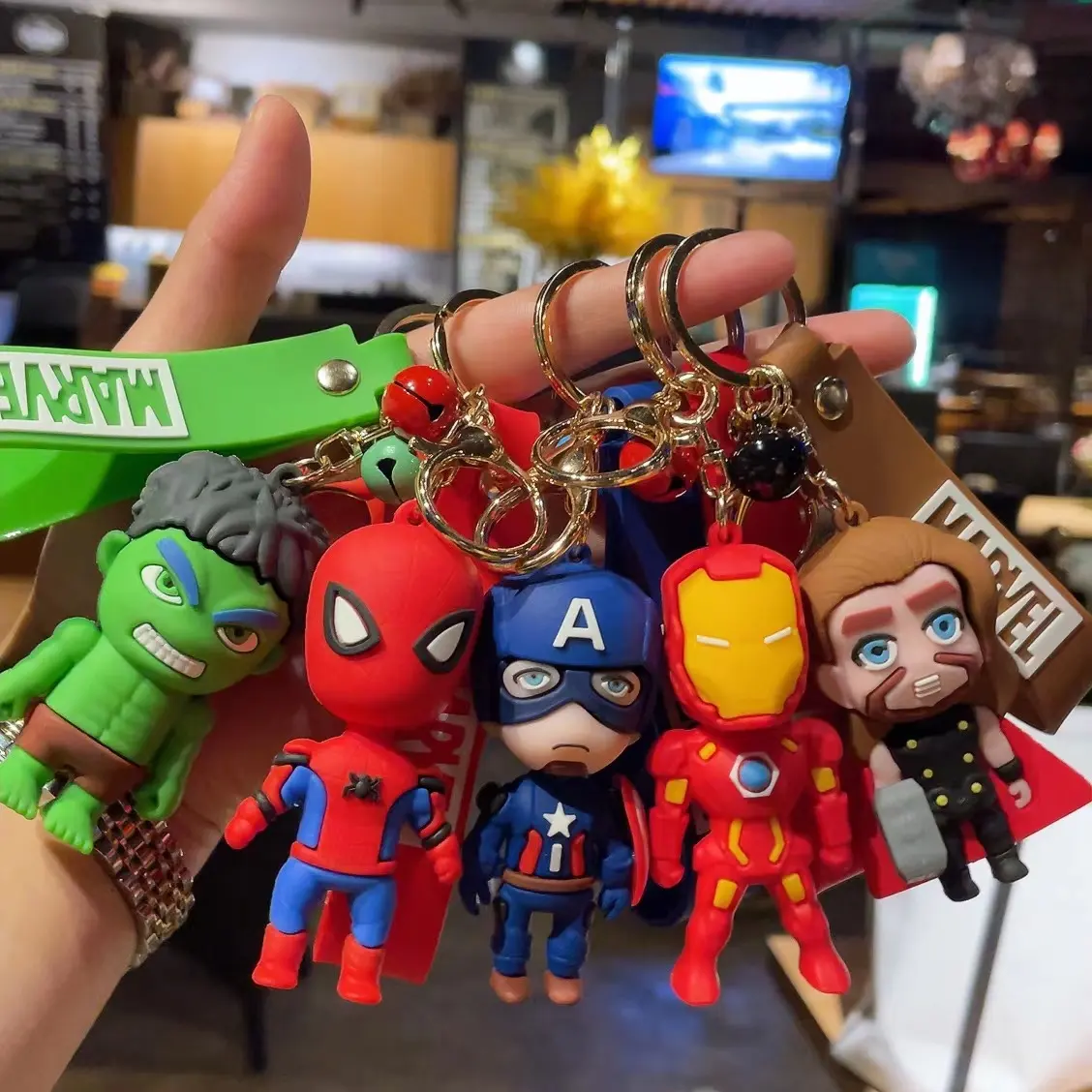 Wholesale creative Marvel Superhero series action figure car key chain trend Hulk Thor doll Machine Pendant Marvel Key Chain