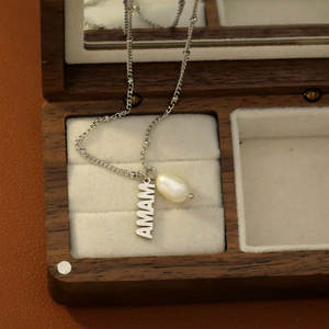 Delicado Collar con Colgante de Perla en Acero Inoxidable 316L Chapado en Oro PVD de 14k/18k, Joyería Fina para el Día de la Madre, Collar para Mamá - Product Image 5