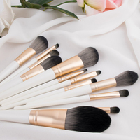 Lot de 8 pinceaux de maquillage professionnel pour le visage : fond de teint, poudre, fard à joues, fard à paupières, correcteur et lèvres