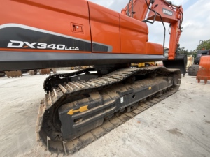 Excavadora de cadenas Doosan DX340LCA de 34 toneladas usada, con motor Cummins de servicio pesado y bomba hidráulica Kawasaki - Product Image 6