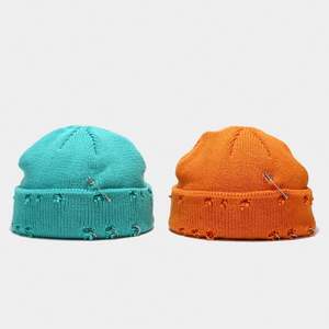 หมวกบีนนี่ไหมพรมทรงสตรีทแวร์แบบสวมสบาย แต่งขอบยับ  ถักแบบสองด้าน  วัสดุอะคริลิก  พร้อมเข็มกลัดนิรภัย - Product Image 4