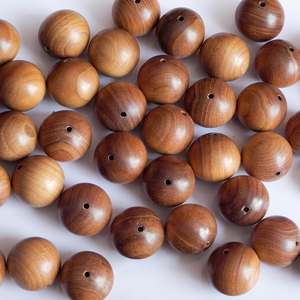 Cuentas de Mala de Sándalo Aromático Indio de 8 mm de la Marca Riddhi Siddhi de Rajasthan - Product Image 2