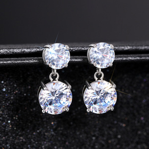 Orecchini a Perno Rotondi a Quattro Punte per Donne, Accessori per Orecchie Semplici e alla Moda per Uso Quotidiano - Product Image 4