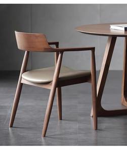 Juego de Comedor Redondo de Madera de Nogal Macizo para 4-6 Personas, Estilo Moderno de Mediados de Siglo, Mesa de Madera de 51 Pulgadas con 4/6 Sillas con Brazos de Cuerno, Juego de Comedor de Lujo - Product Image 3