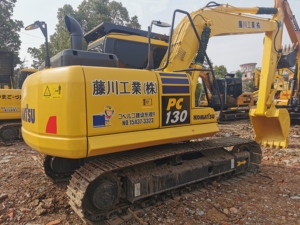 Excavadora Japonesa de Segunda Mano Komatsu PC130 de 13 Toneladas con Diseño de Excavadora Hidráulica sobre Orugas para Maquinaria de Construcción y Minería - Product Image 3