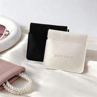 Pochette à bijoux en microfibre en gros avec bouton-pression, logo personnalisé en relief, sac à bijoux et coffret cadeau pour l'emballage de marques de bijoux