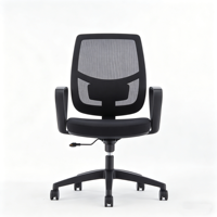 Chaise de bureau exécutive tout noire avec dossier en maille, accoudoirs fixes en plastique, pivotante et inclinable, avec roulettes, pour ordinateur