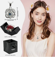 Novirassine Vente en gros Coffret à bijoux avec roses LED rouges éternelles, collier « Je t'aime » avec roses préservées, coffret cadeau de Noël pour maman