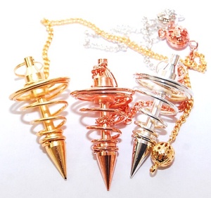 Vente en gros de pendules en métal en laiton en spirale en Inde Style Feng Shui et amour Agate sculptée Technique gravée de pierres précieuses - Product Image 1