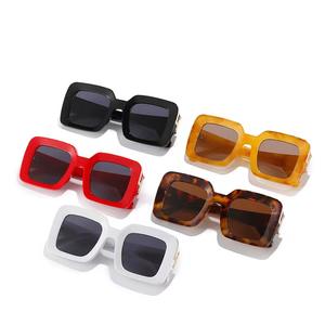 Gafas de sol cuadradas de estilo Ins <span class=keywords><strong>para</strong></span> hombre y <span class=keywords><strong>mujer</strong></span>, anteojos de sol <span class=keywords><strong>modernos</strong></span> de lujo, <span class=keywords><strong>2022</strong></span> - Product Image 6