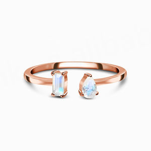 Anillo de Compromiso de Plata de Ley 925 con Baño de Oro Rosa y Piedra Lunar, Corte Brillante en Forma de Pera, Ajustable - Product Image 1