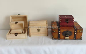 Coffre au trésor <span class=keywords><strong>pirate</strong></span> en bois brut, disponible en différentes tailles et styles, parfait pour le rangement, les projets de bricolage et la décoration - Product Image 4