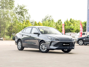 Nouvelle Roewe i5 2026 de Qualité Export, 1.5L Manuelle 5 Vitesses, Faible Consommation 5.98L, Écran LCD, Conduite à Gauche, Essence, Berline Sombre R16 - Product Image 3