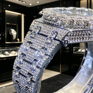 Montre de luxe pour homme en or avec cadran entièrement serti de diamants et affichage de la date, boîtier rond 45 mm, montre en moissanite, style hip-hop, montre personnalisée - Product Image 3