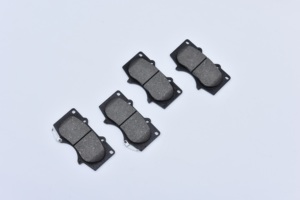 ผ้าเบรกรถยนต์เซรามิกกึ่งโลหะแท้สำหรับ Toyota Corolla <span class=keywords><strong>altis</strong></span> HIACE Camry QUANTUM WISH Innova Prius Yaris HILUX - Product Image 4