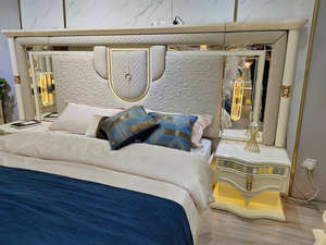 Juego Completo de 8 Piezas de Muebles de Dormitorio Elegantes y Lujosos con Acabado de Alto Brillo e Iluminación LED, Tamaño King Size - Product Image 3