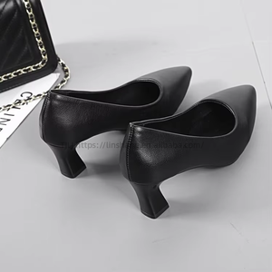 รองเท้าส้นหนาหัวแหลมหนังแท้สำหรับผู้หญิง สไตล์สปริงใหม่ ส้นกลาง เหมาะสำหรับใส่ทำงานในออฟฟิศ สีดำ สำหรับชุดทำงาน - Product Image 3